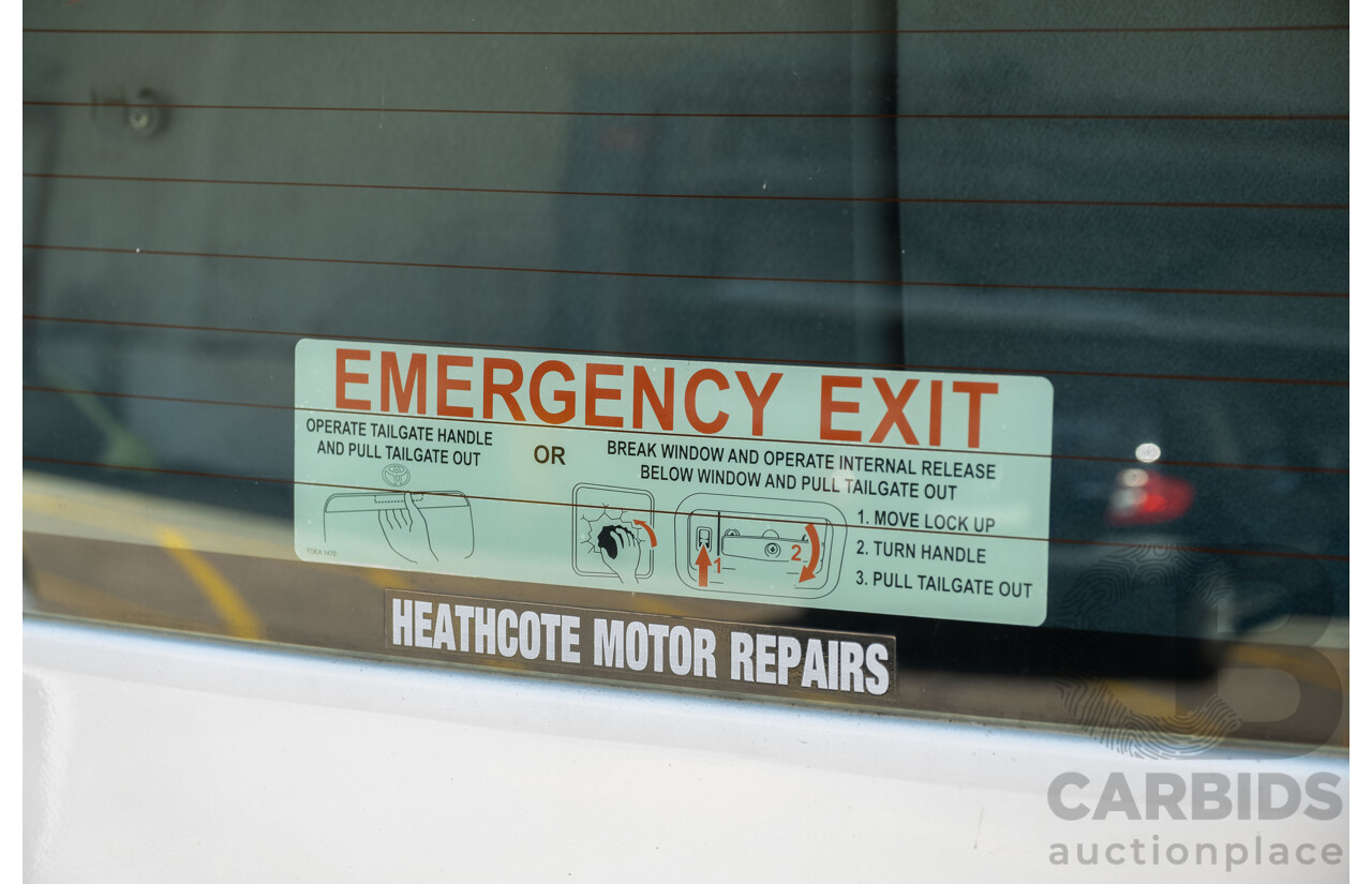 4/2007 Toyota Hiace Commuter KDH223R MY07 Bus White 3.0L Turbo Diesel - 12 Seater