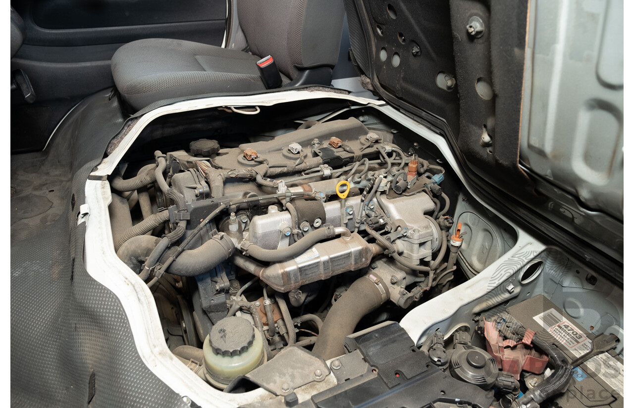 4/2007 Toyota Hiace Commuter KDH223R MY07 Bus White 3.0L Turbo Diesel - 12 Seater