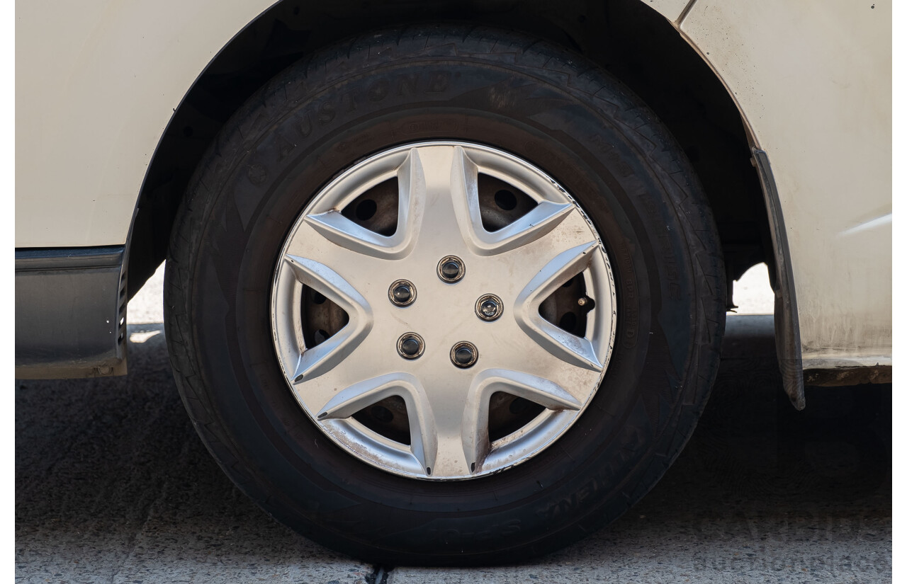 4/2007 Toyota Hiace Commuter KDH223R MY07 Bus White 3.0L Turbo Diesel - 12 Seater