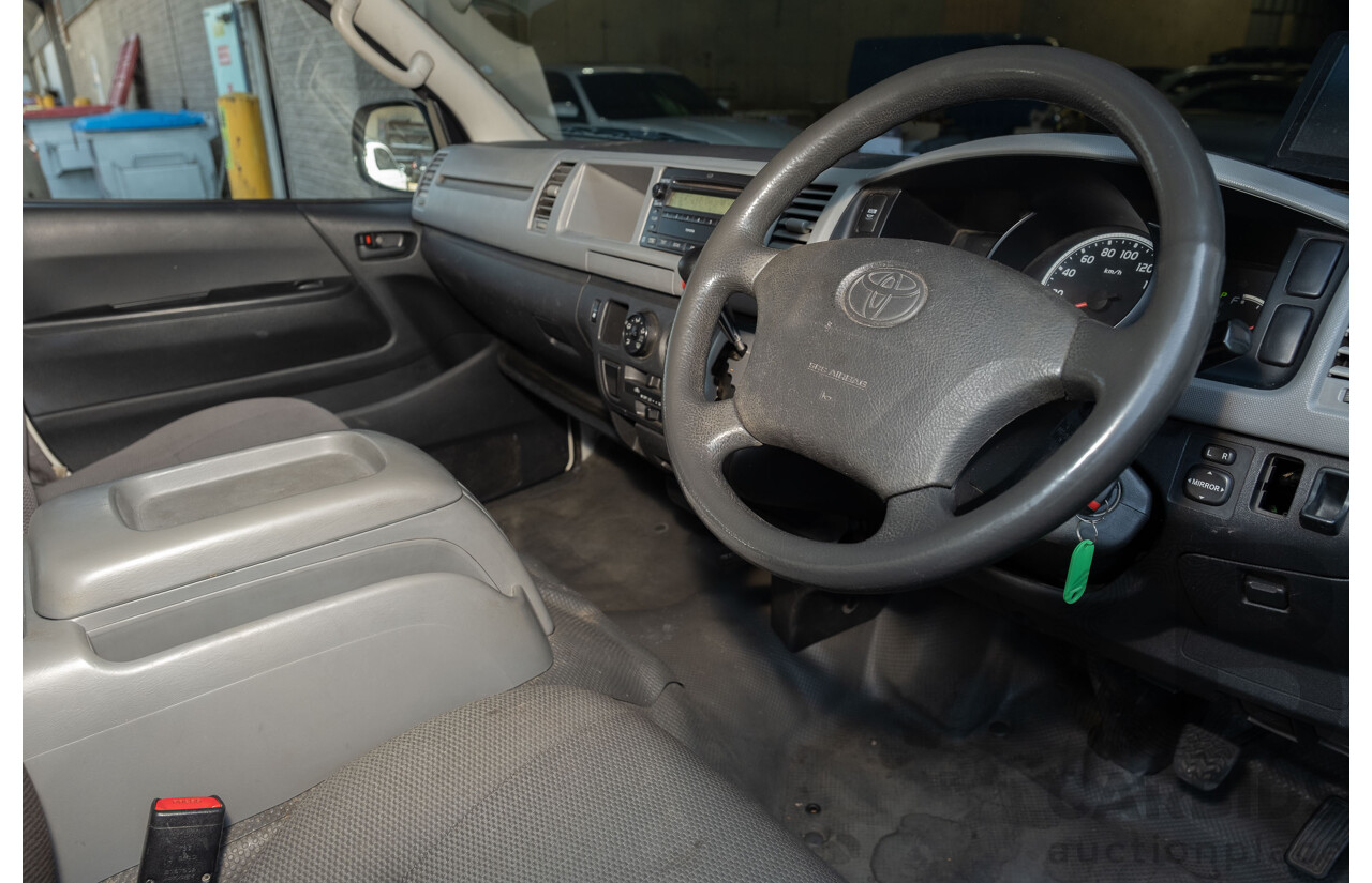 4/2007 Toyota Hiace Commuter KDH223R MY07 Bus White 3.0L Turbo Diesel - 12 Seater