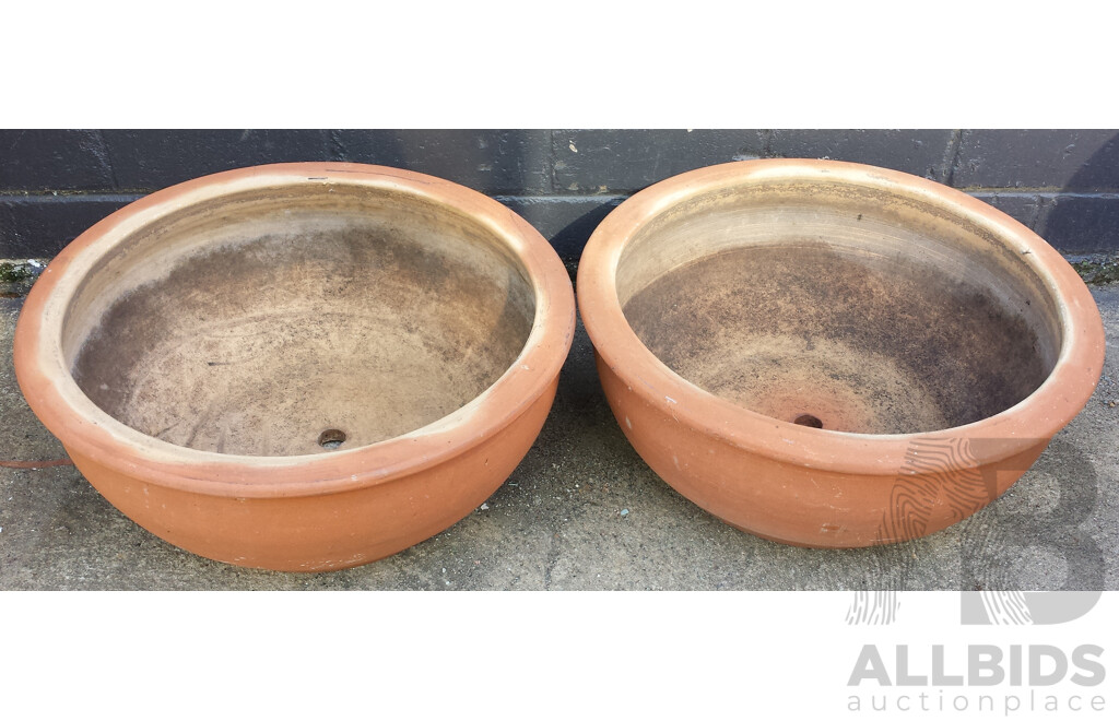 Two Terracotta Garden Pots - Lot 1445663 | ALLBIDS
