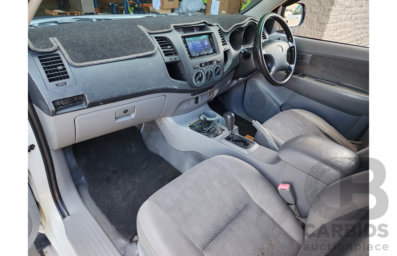 5/2007 Toyota Hilux SR (4x4) GGN25R 07 UPGRADE Dual Cab P/Up White 4.0L