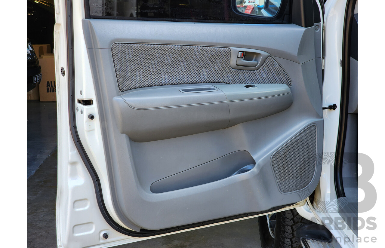 5/2007 Toyota Hilux SR (4x4) GGN25R 07 UPGRADE Dual Cab P/Up White 4.0L