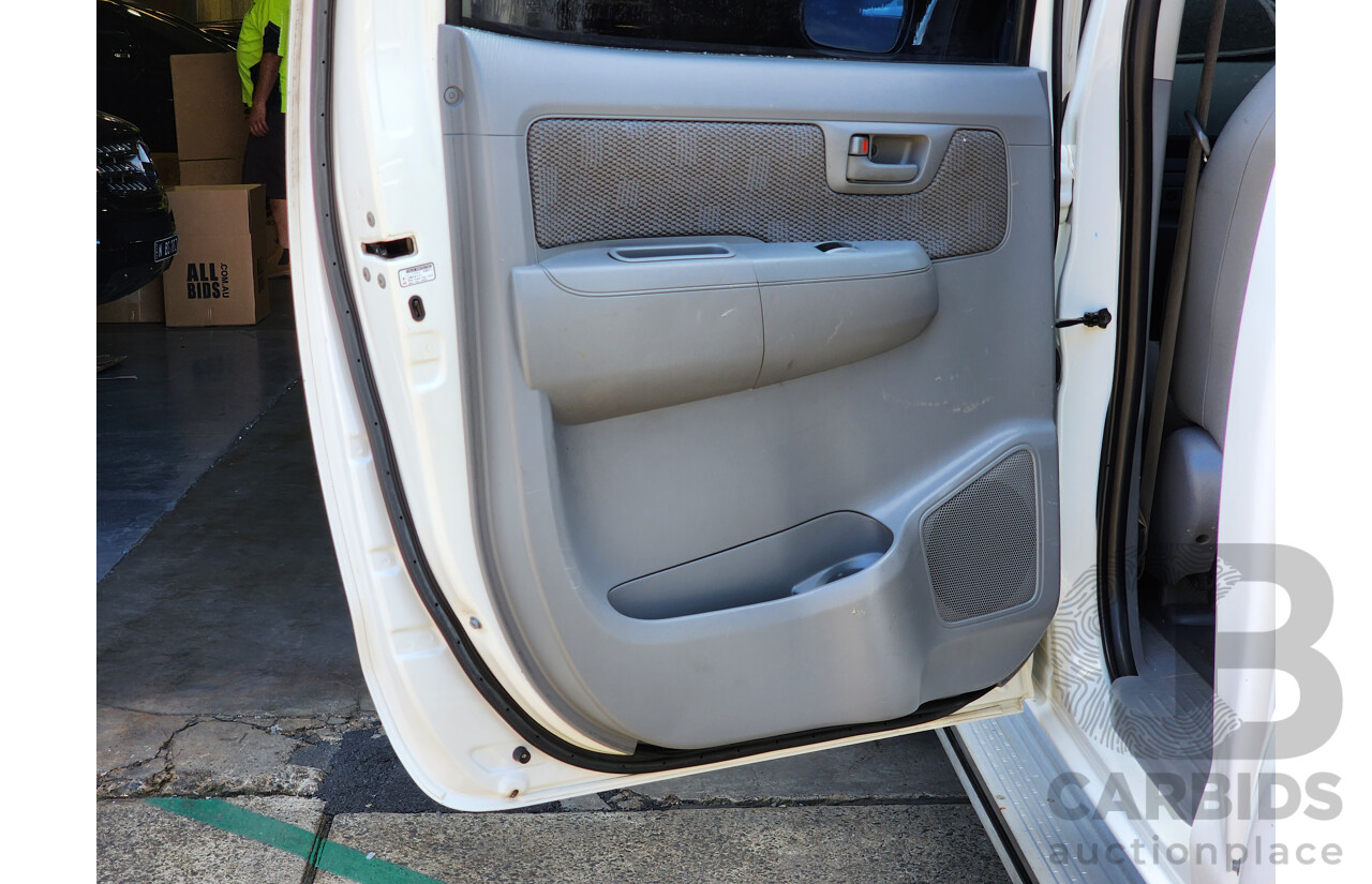 5/2007 Toyota Hilux SR (4x4) GGN25R 07 UPGRADE Dual Cab P/Up White 4.0L
