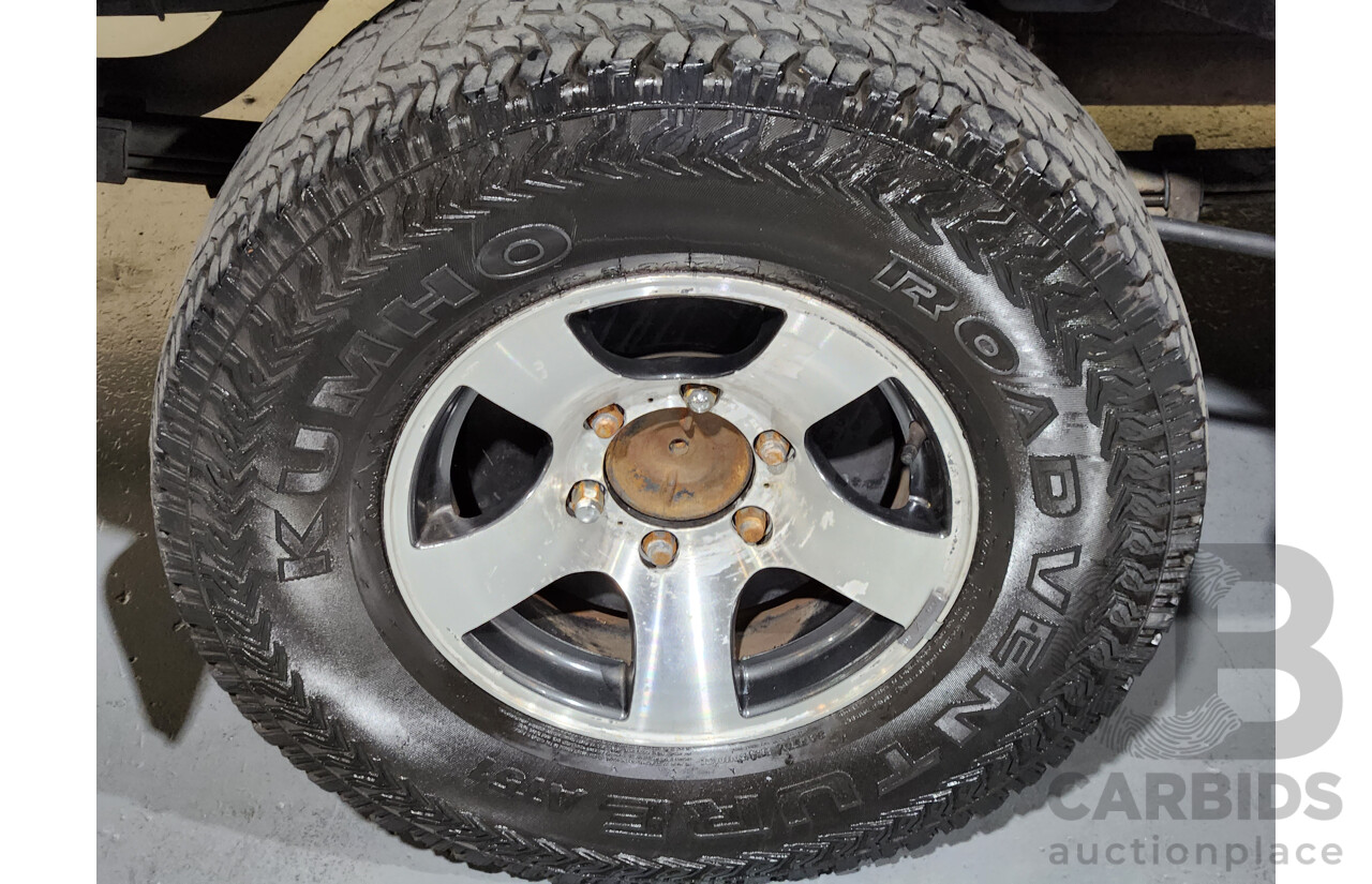 5/2007 Toyota Hilux SR (4x4) GGN25R 07 UPGRADE Dual Cab P/Up White 4.0L