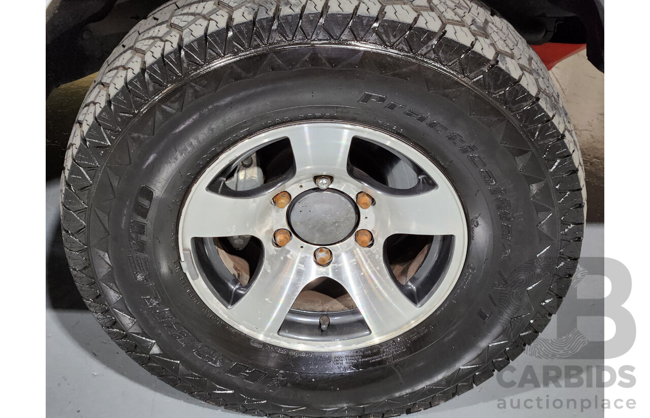 5/2007 Toyota Hilux SR (4x4) GGN25R 07 UPGRADE Dual Cab P/Up White 4.0L