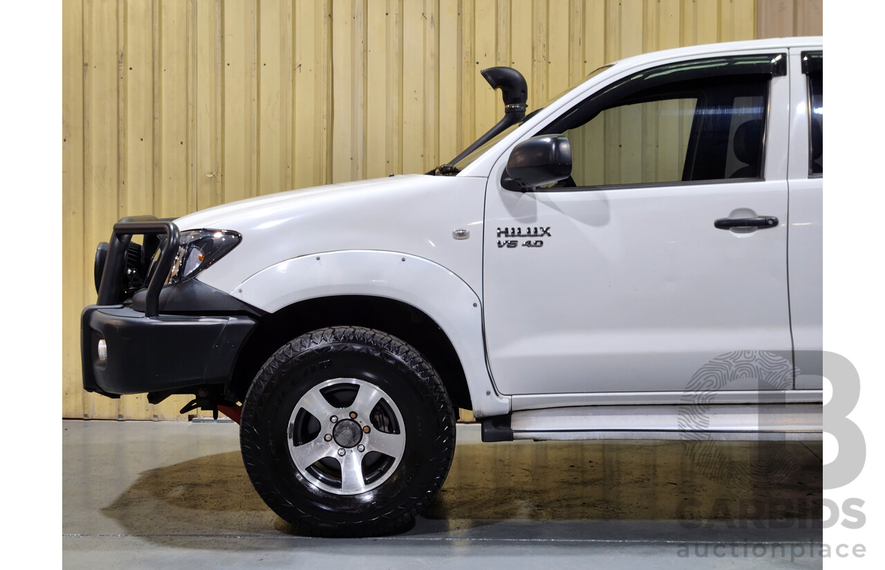 5/2007 Toyota Hilux SR (4x4) GGN25R 07 UPGRADE Dual Cab P/Up White 4.0L