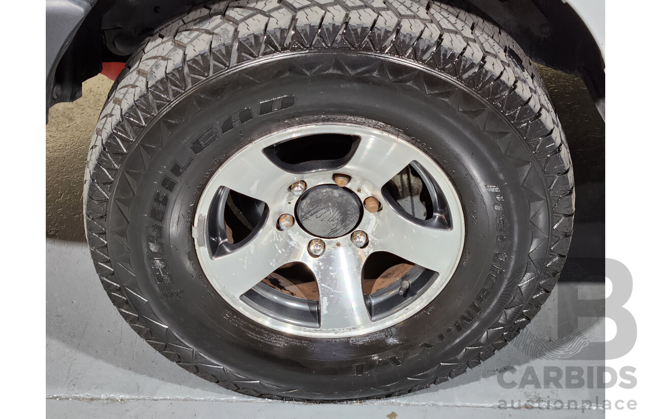 5/2007 Toyota Hilux SR (4x4) GGN25R 07 UPGRADE Dual Cab P/Up White 4.0L