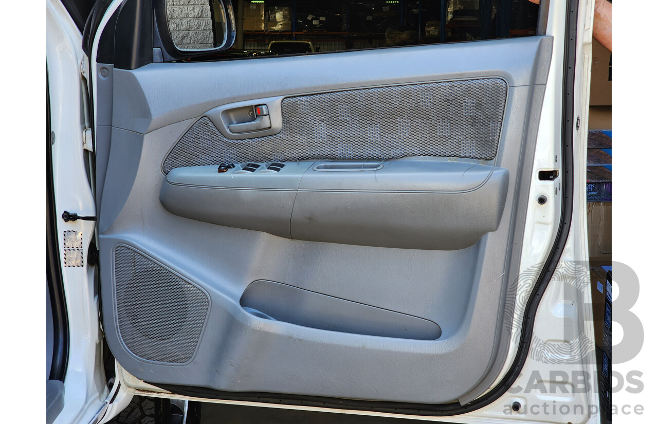 5/2007 Toyota Hilux SR (4x4) GGN25R 07 UPGRADE Dual Cab P/Up White 4.0L