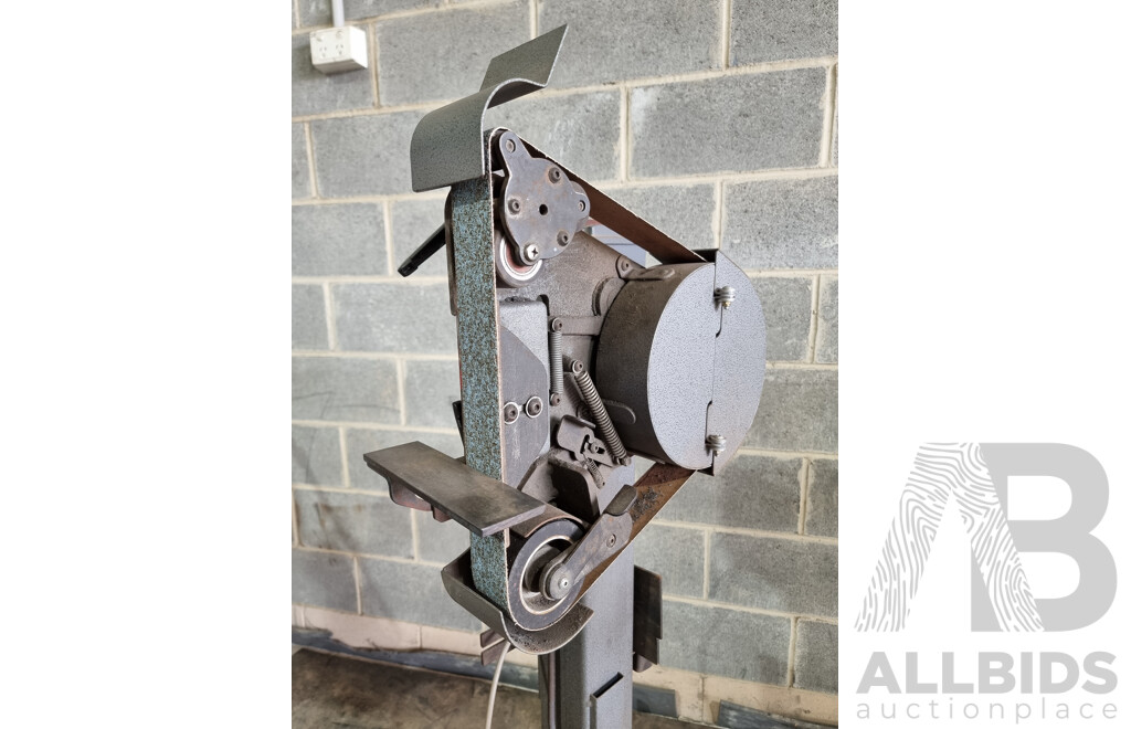 Radius Master Series 2 Sander/Belt Grinder on Pedestal