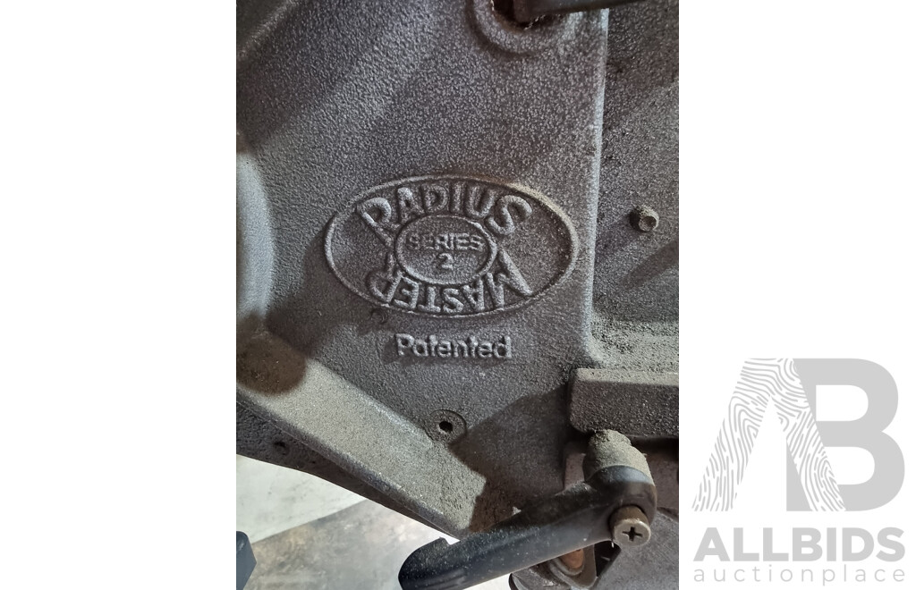 Radius Master Series 2 Sander/Belt Grinder on Pedestal