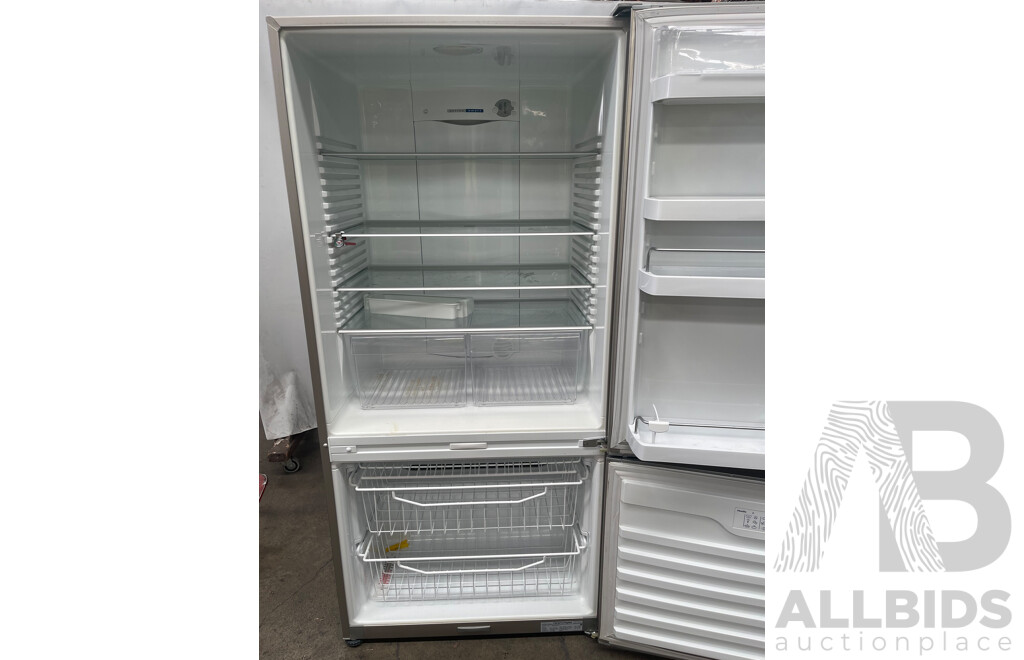 Fisher and Paykel E522B 519 Ltr Up-Side-Down Fridge-Freezer