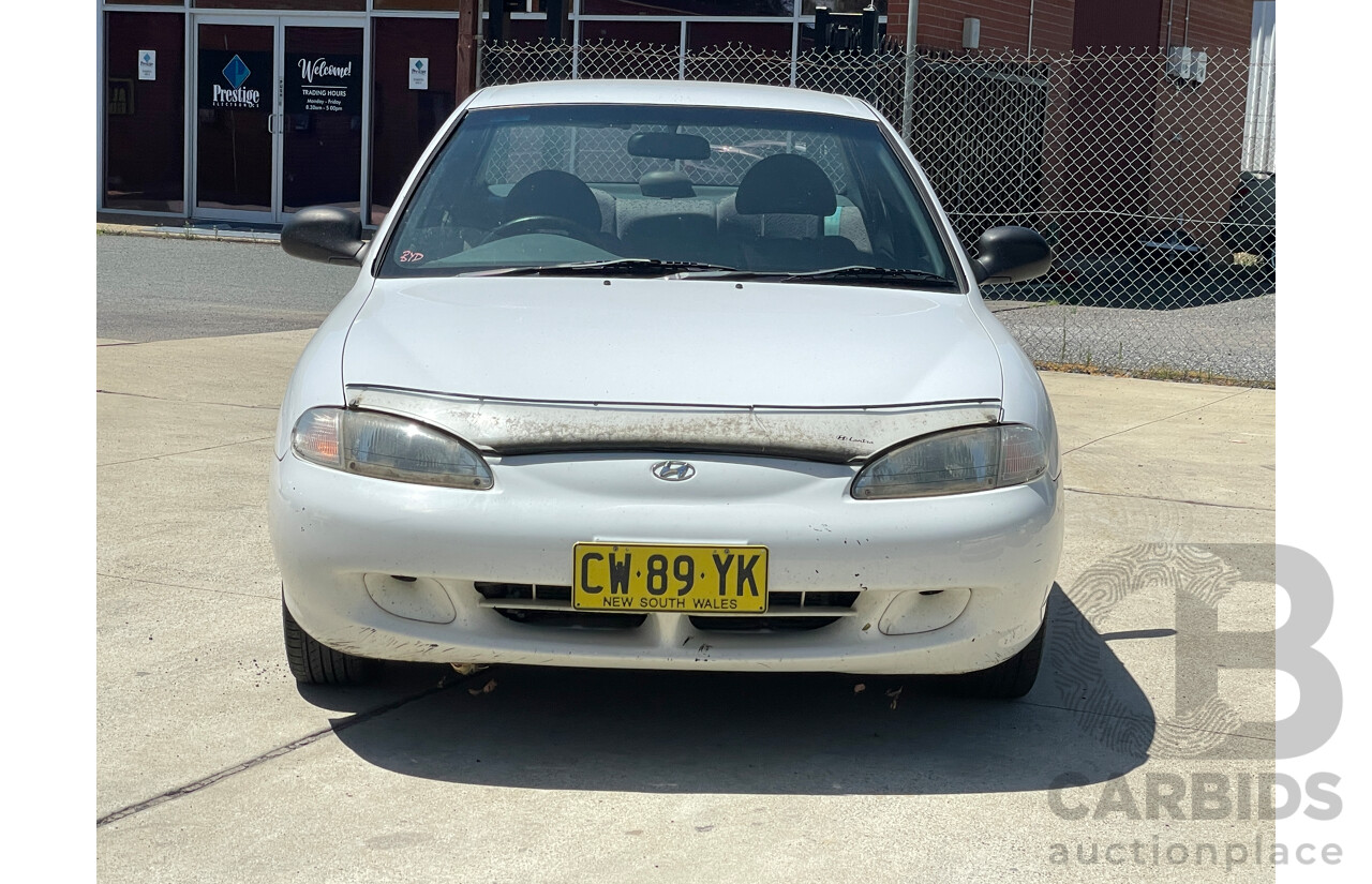 2/1996 Hyundai Lantra GL J2 4d Sedan White 1.8L