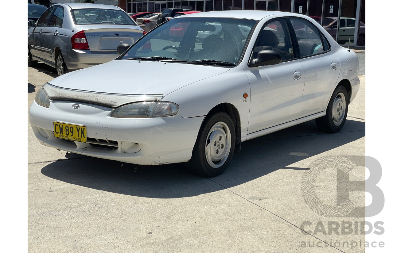 2/1996 Hyundai Lantra GL J2 4d Sedan White 1.8L