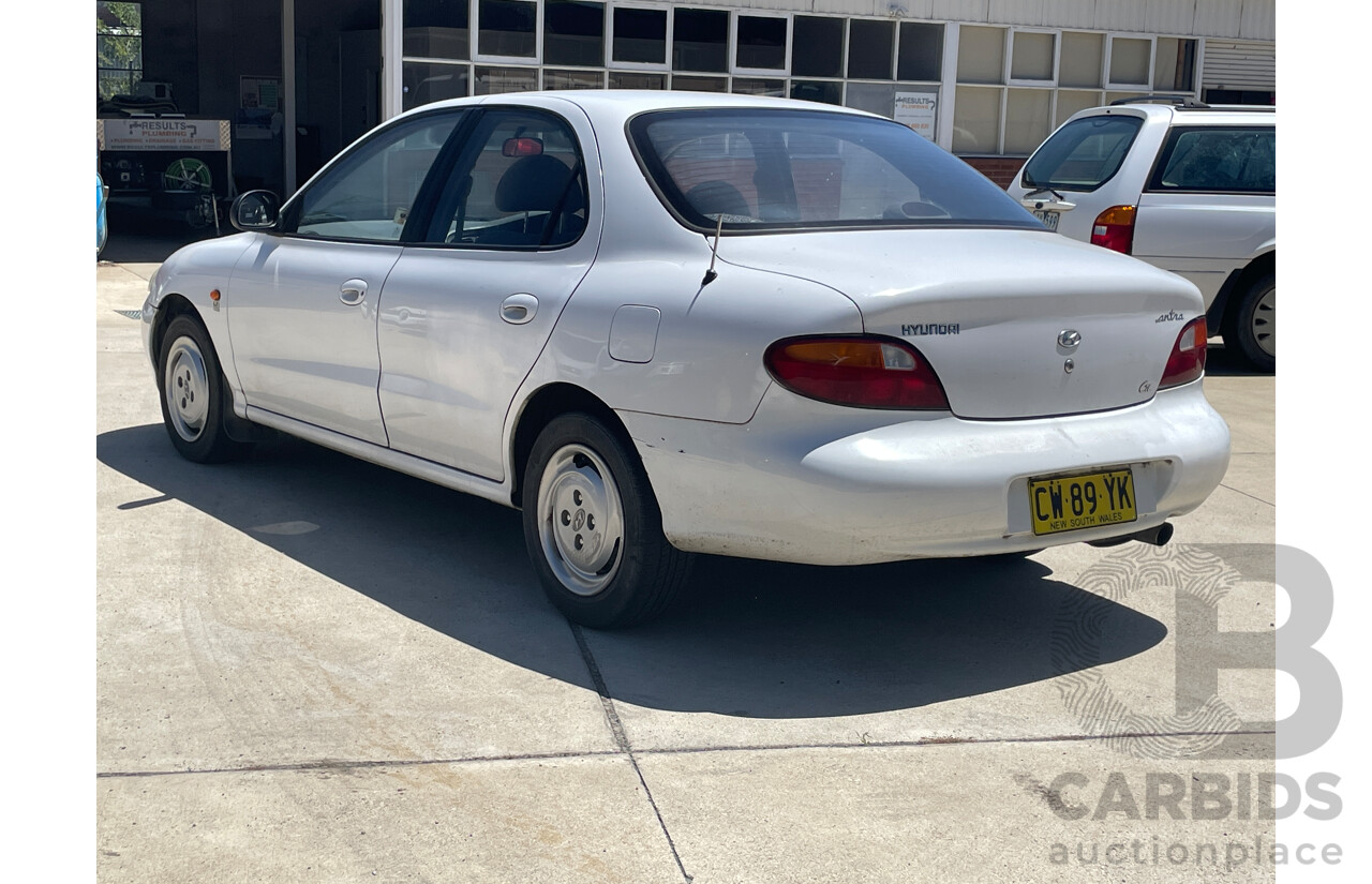 2/1996 Hyundai Lantra GL J2 4d Sedan White 1.8L