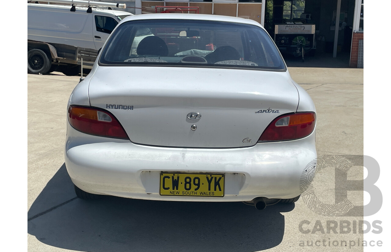 2/1996 Hyundai Lantra GL J2 4d Sedan White 1.8L