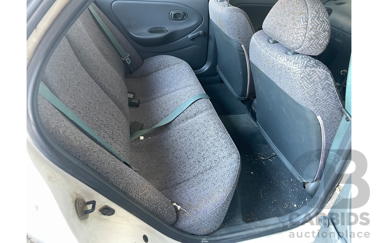 2/1996 Hyundai Lantra GL J2 4d Sedan White 1.8L