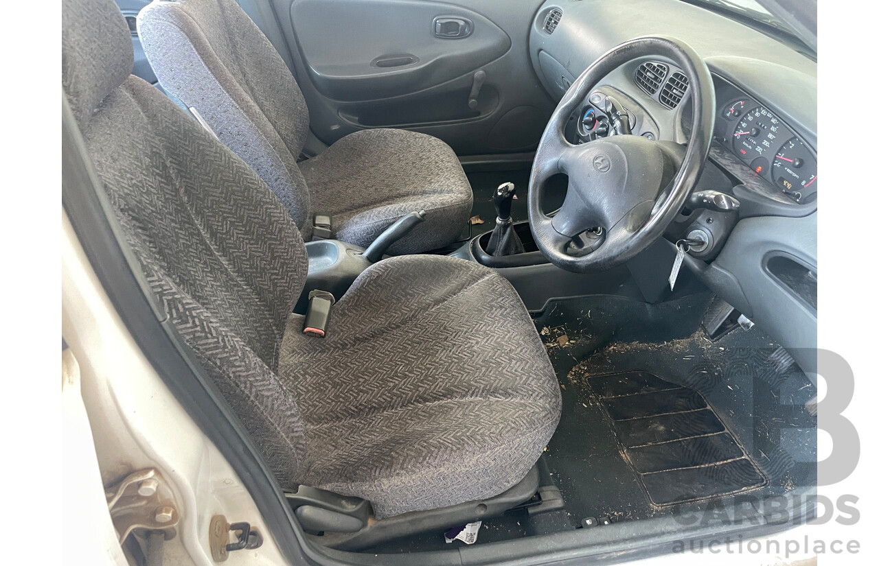 2/1996 Hyundai Lantra GL J2 4d Sedan White 1.8L