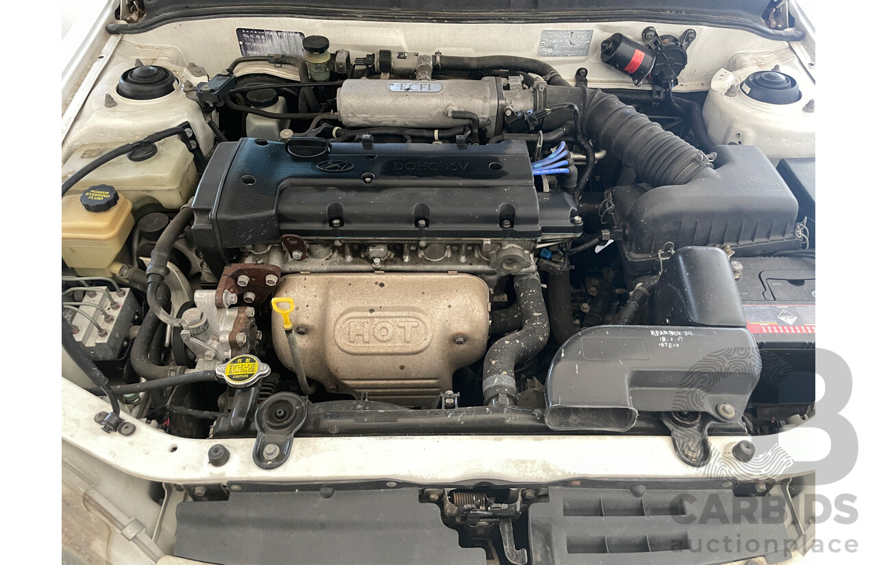 2/1996 Hyundai Lantra GL J2 4d Sedan White 1.8L