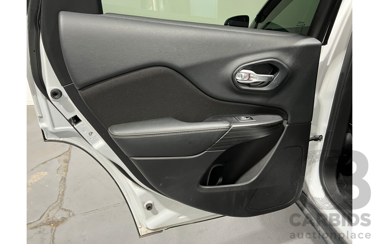 9/2016 Jeep Cherokee Longitude (4x4) KL 4d Wagon White 3.2L V6