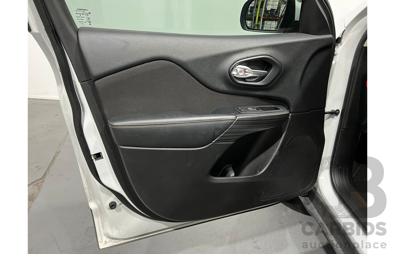 9/2016 Jeep Cherokee Longitude (4x4) KL 4d Wagon White 3.2L V6