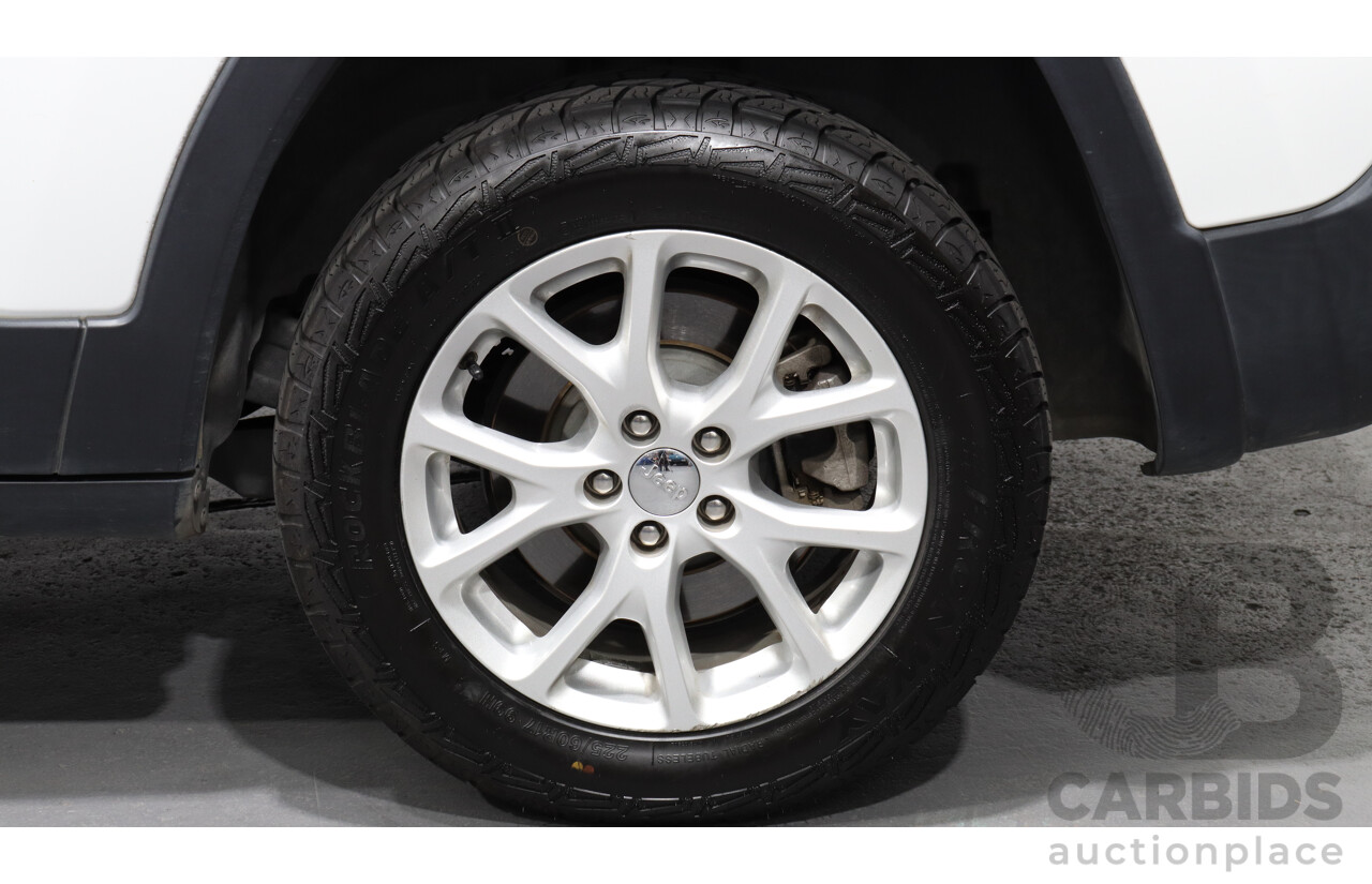 9/2016 Jeep Cherokee Longitude (4x4) KL 4d Wagon White 3.2L V6