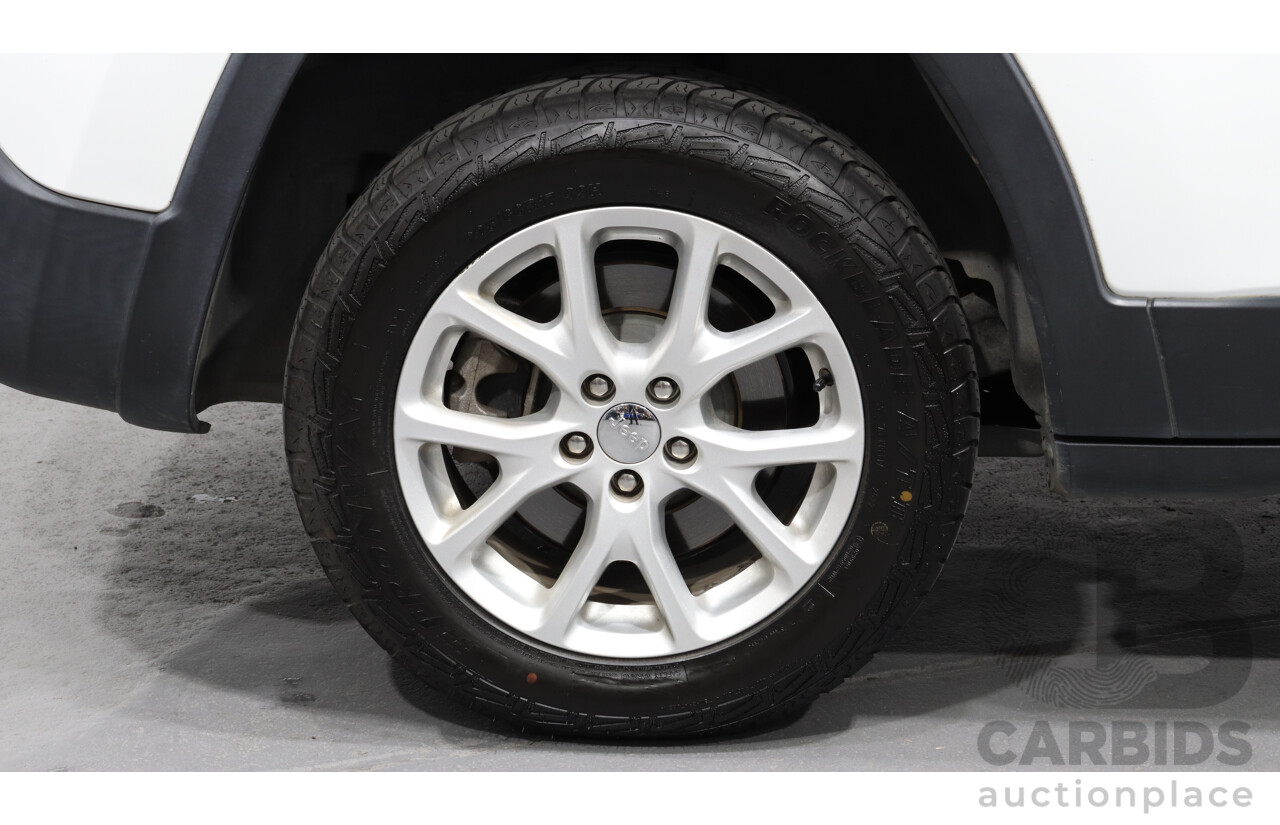 9/2016 Jeep Cherokee Longitude (4x4) KL 4d Wagon White 3.2L V6