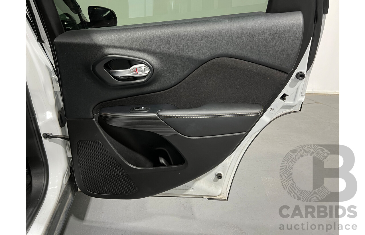 9/2016 Jeep Cherokee Longitude (4x4) KL 4d Wagon White 3.2L V6