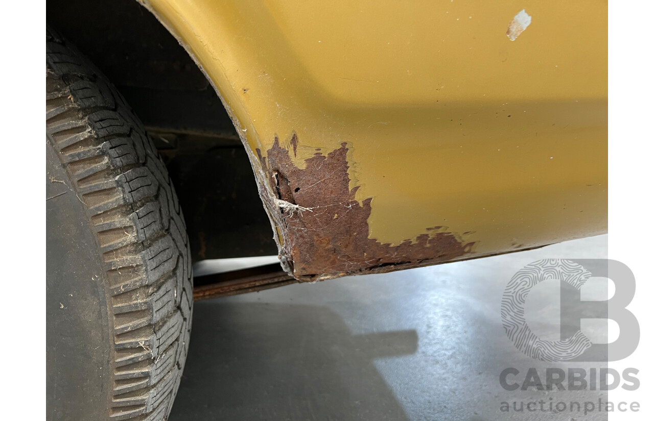 12/1974 Ford Fairmont  XB 4d Sedan Gold / White 250ci 6 Cylinder