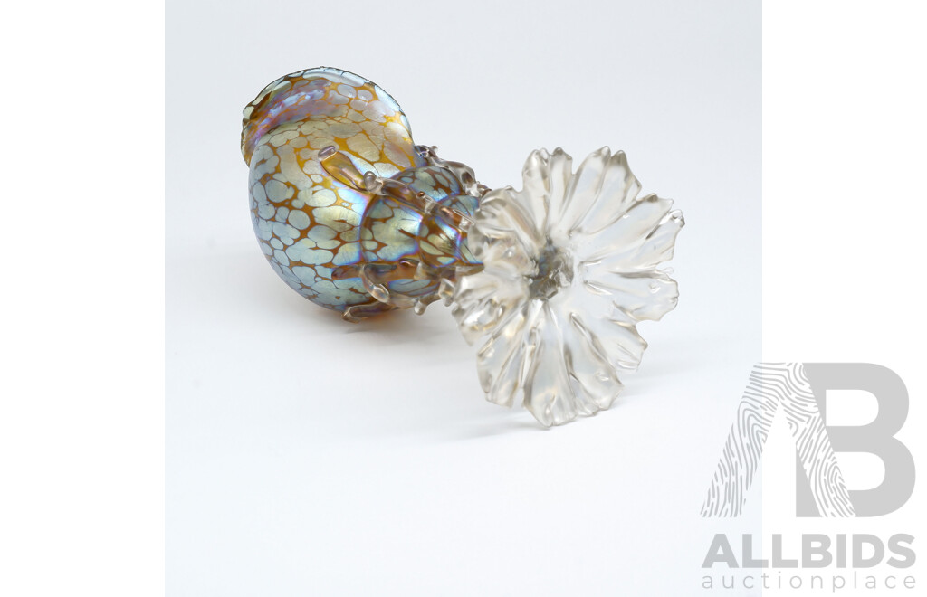 Austrian Loetz Art Nouveau Iridescent Glass 'Candia Papillon' Conch Shell Vase Circa 1900, Height 17.5cm