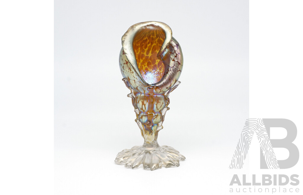 Austrian Loetz Art Nouveau Iridescent Glass 'Candia Papillon' Conch Shell Vase Circa 1900, Height 17.5cm