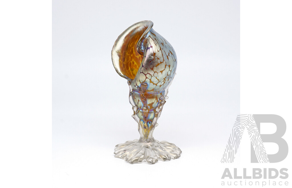 Austrian Loetz Art Nouveau Iridescent Glass 'Candia Papillon' Conch Shell Vase Circa 1900, Height 17.5cm