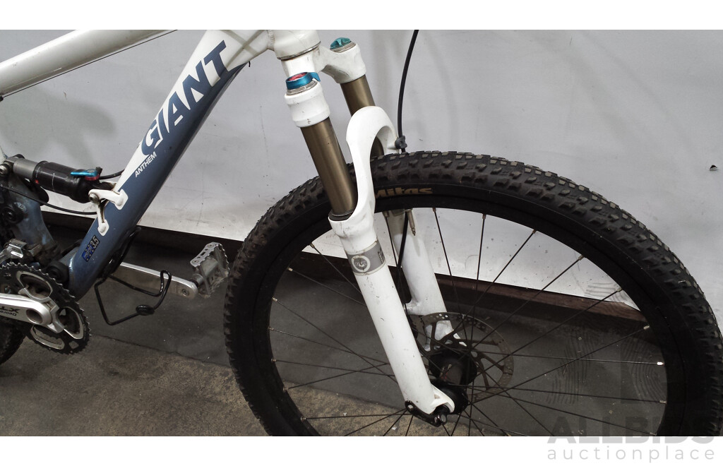 Giant  Anthem 16 Inch Dual Suspension Mountain Bike