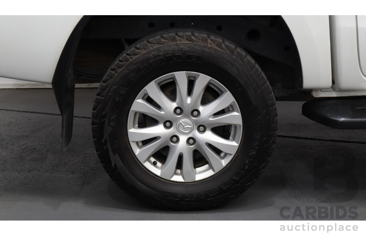 10/2013 Mazda Bt50 GT (4x4)  Dual Cab Utility White 3.2L Turbo Diesel