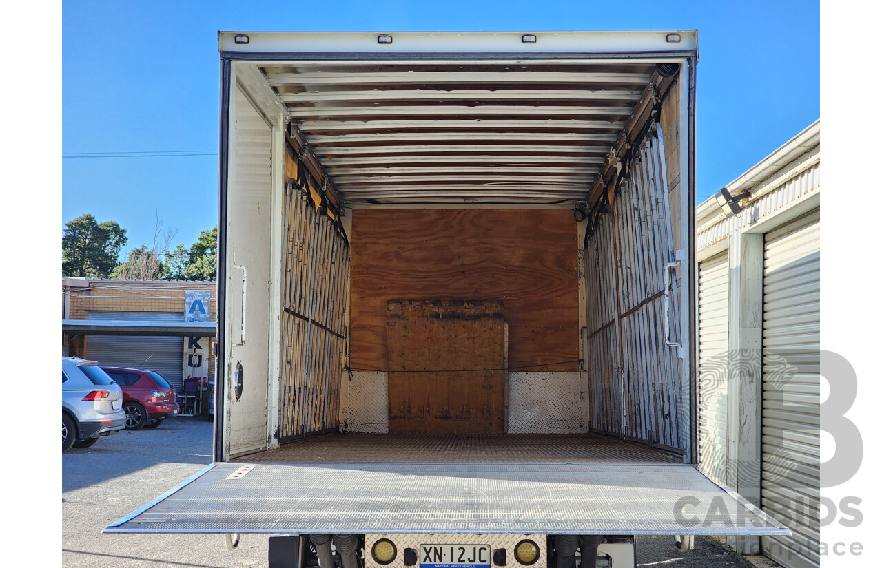 02/1999 Mitsubishi Fighter FK600 4x2 Curtainside Pantech 6 Cylinder Diesel