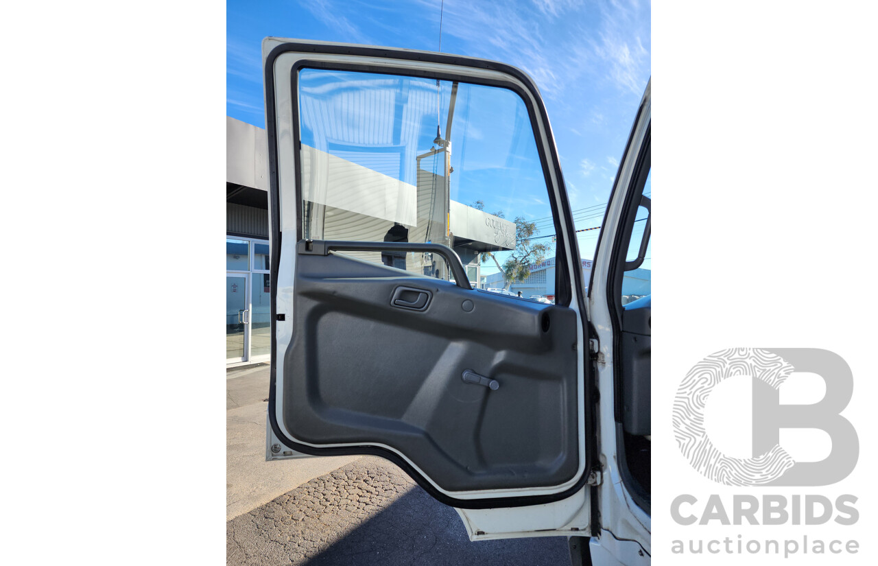 02/1999 Mitsubishi Fighter FK600 4x2 Curtainside Pantech 6 Cylinder Diesel