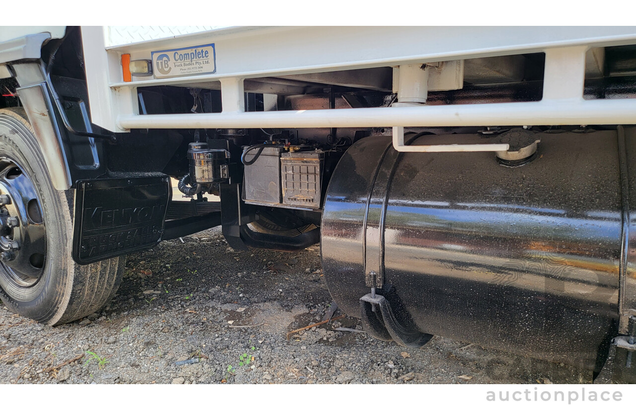 07/1997 HINO FF1J SER C/CAB With 7.8m Tray White Diesel