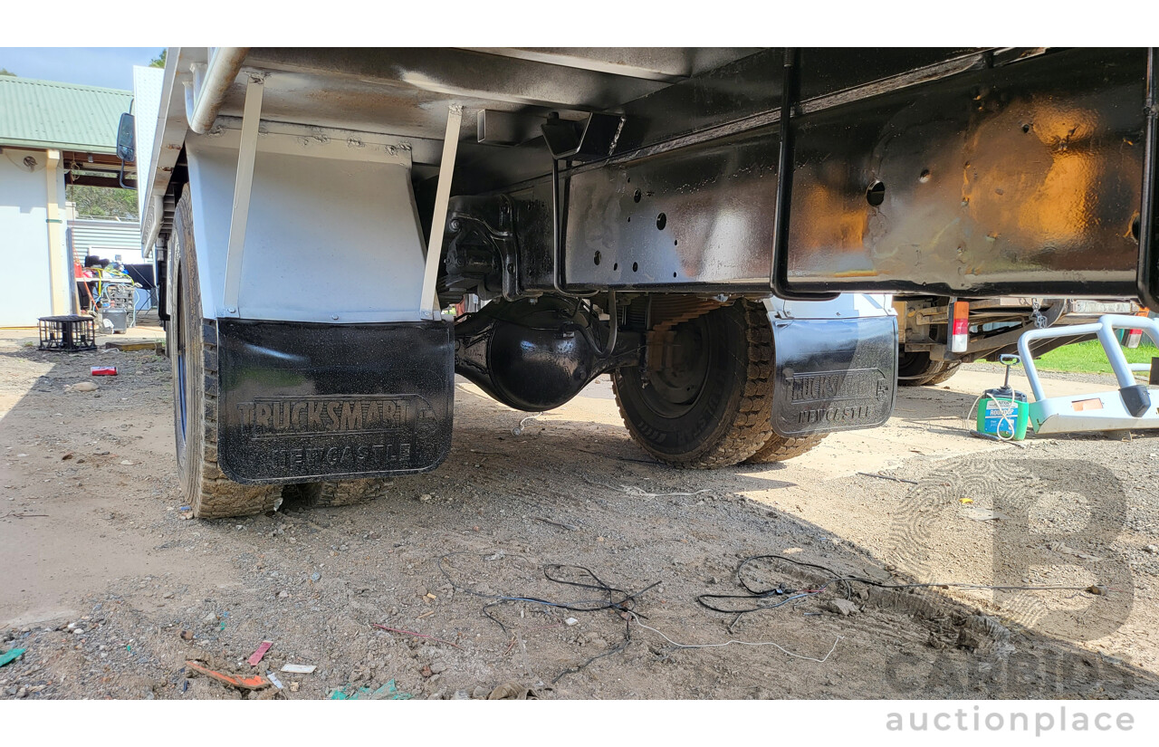 07/1997 HINO FF1J SER C/CAB With 7.8m Tray White Diesel