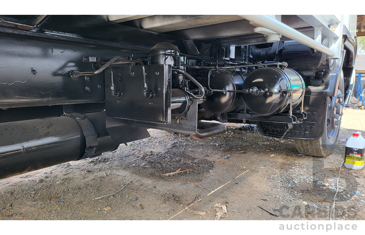 07/1997 HINO FF1J SER C/CAB With 7.8m Tray White Diesel