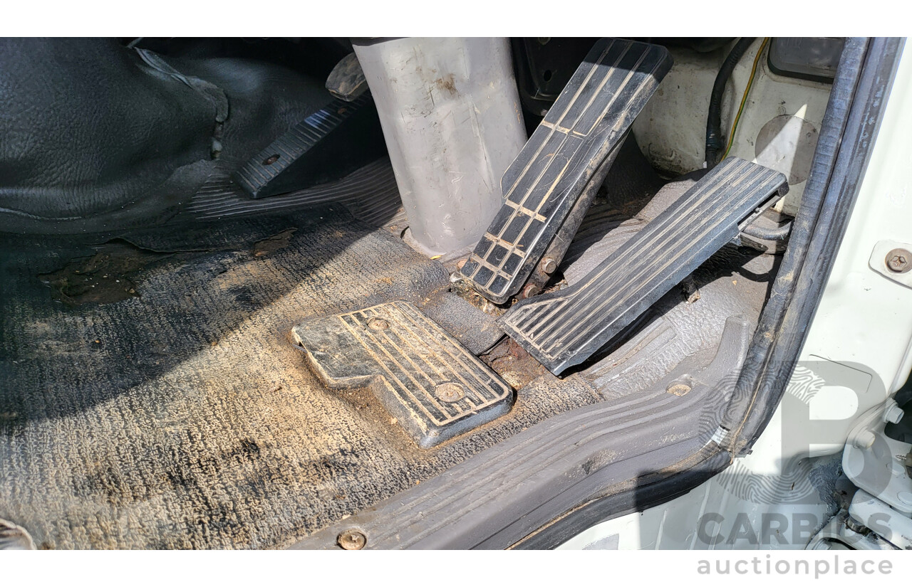 07/1997 HINO FF1J SER C/CAB With 7.8m Tray White Diesel