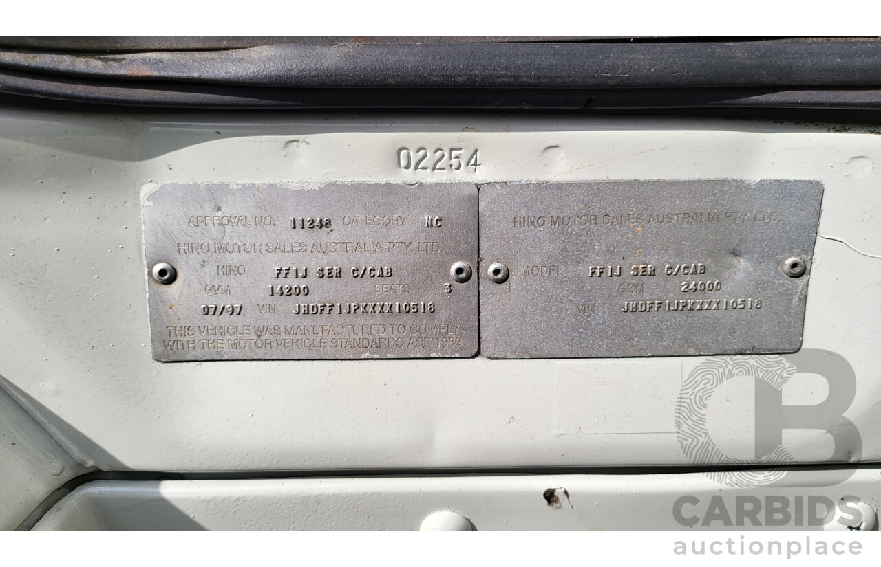 07/1997 HINO FF1J SER C/CAB With 7.8m Tray White Diesel