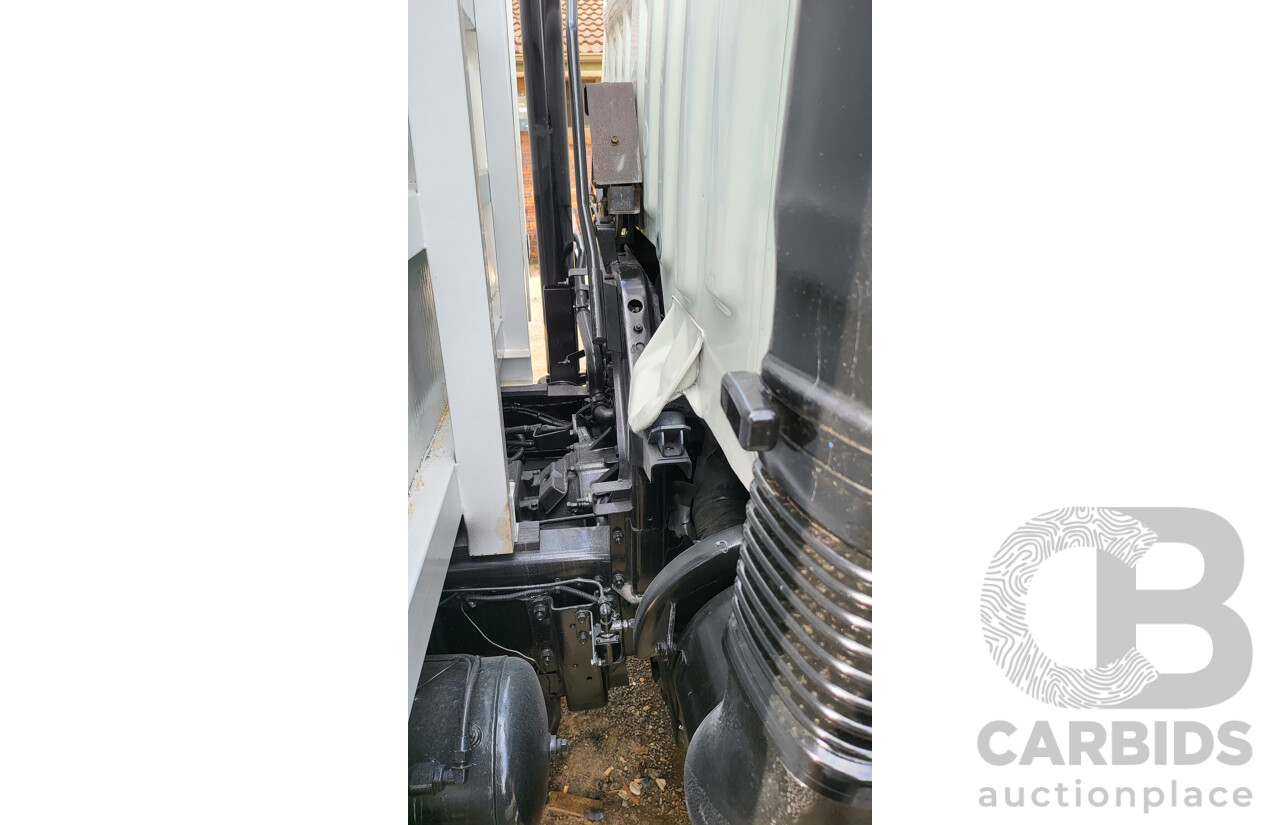 07/1997 HINO FF1J SER C/CAB With 7.8m Tray White Diesel