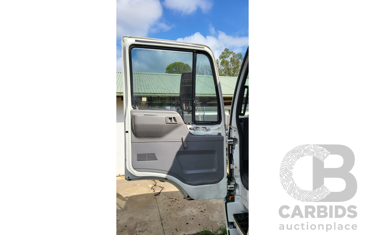 07/1997 HINO FF1J SER C/CAB With 7.8m Tray White Diesel