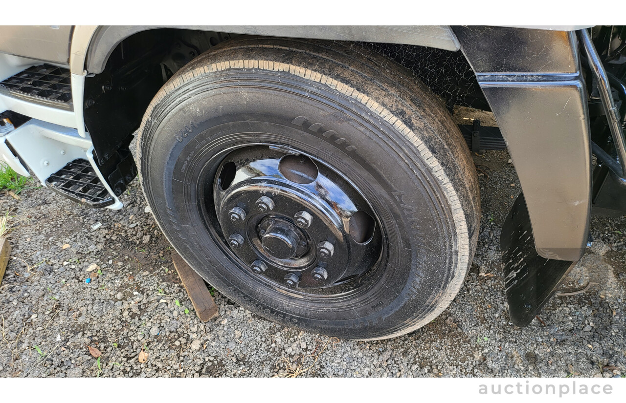 07/1997 HINO FF1J SER C/CAB With 7.8m Tray White Diesel