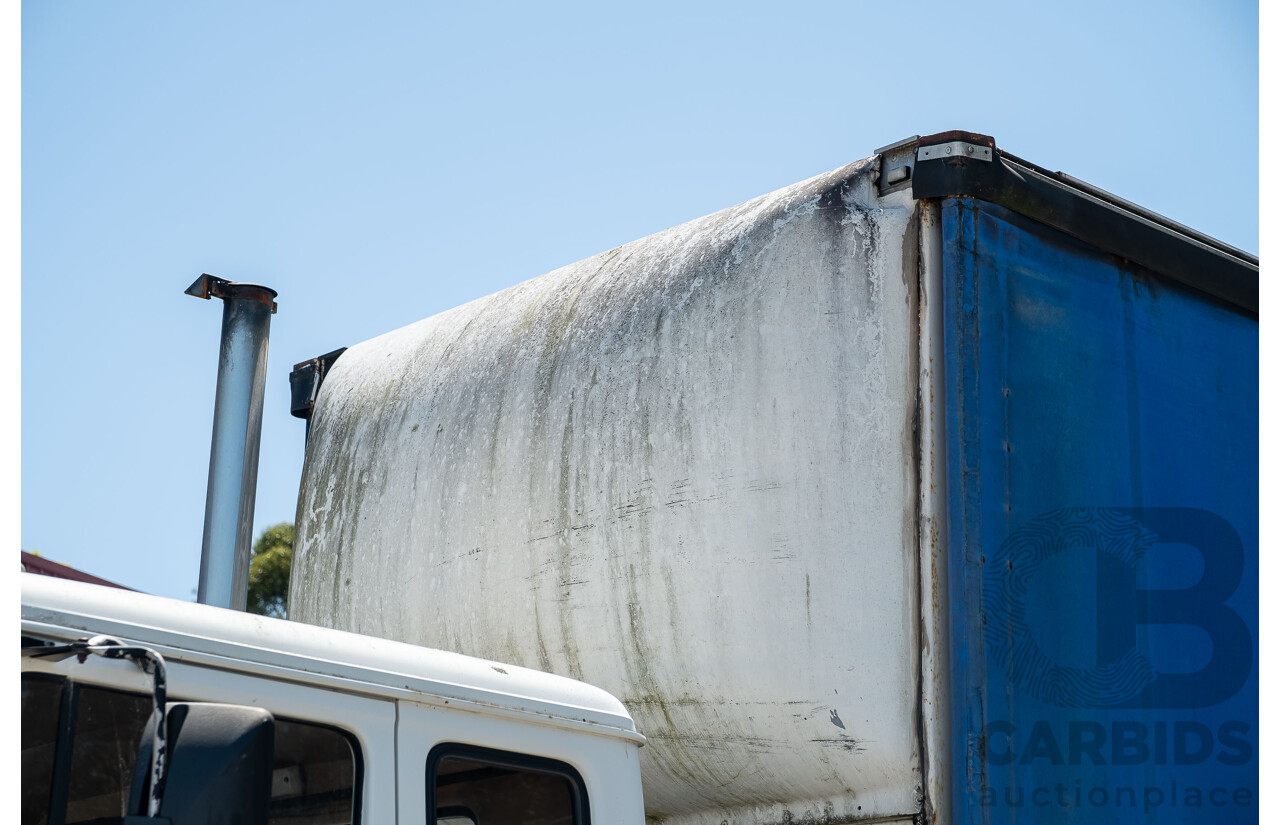 02/1994 International 2700/444 XT 12 Pallet Cabover Curtainside Pantech Truck