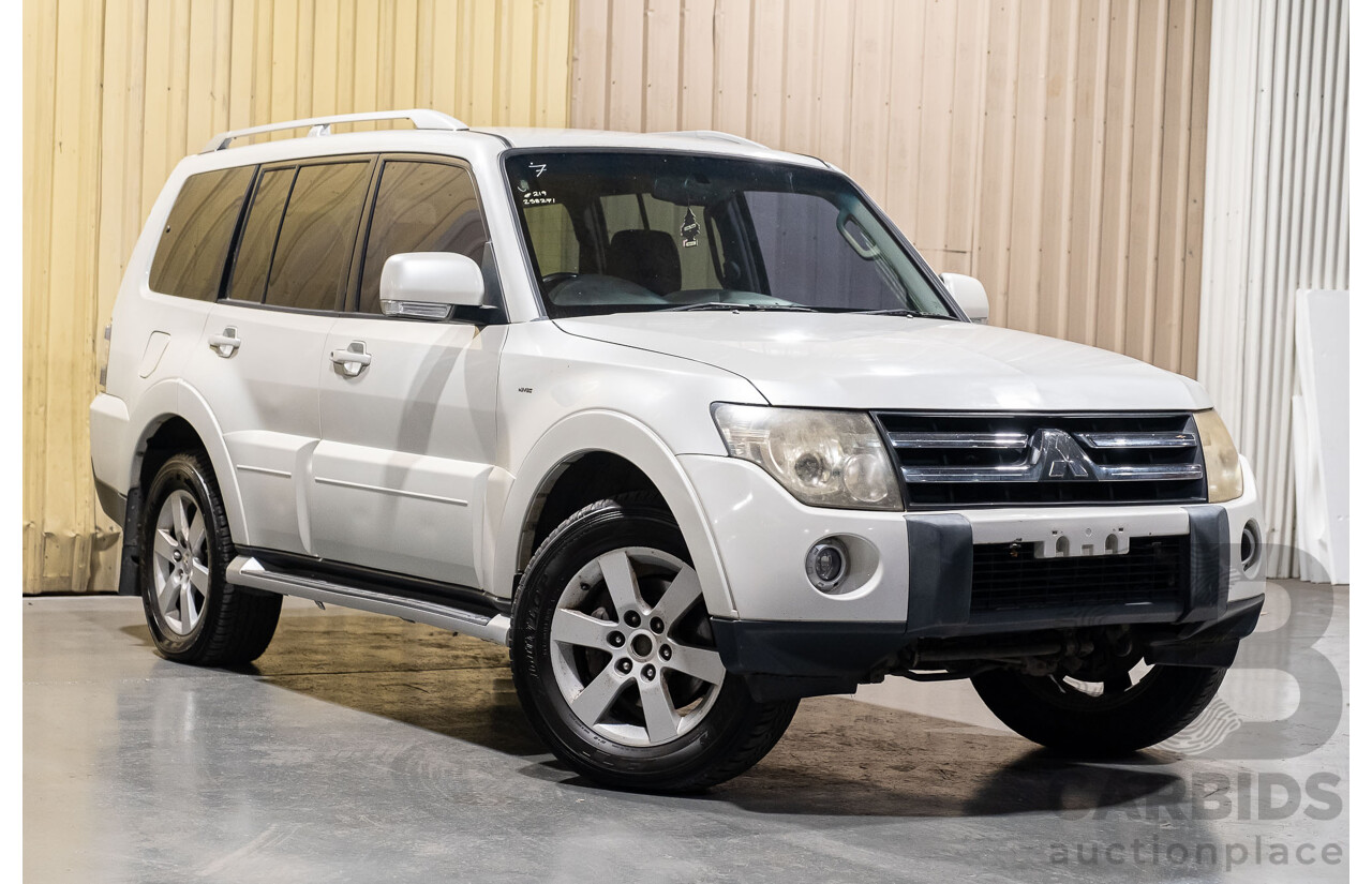 4/2008 Mitsubishi Pajero VR-X LWB (4x4) NS 4d Wagon White 3.8L V6 - 7 Seater