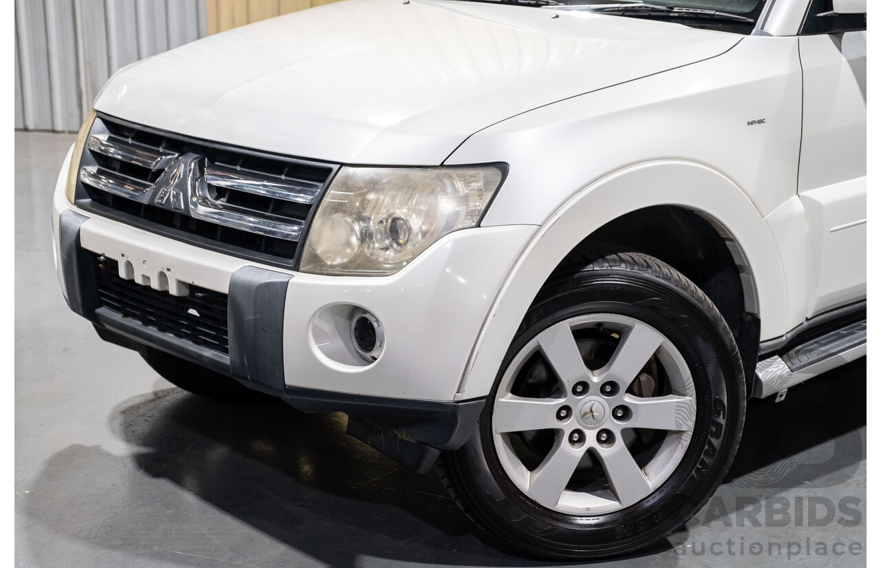 4/2008 Mitsubishi Pajero VR-X LWB (4x4) NS 4d Wagon White 3.8L V6 - 7 Seater
