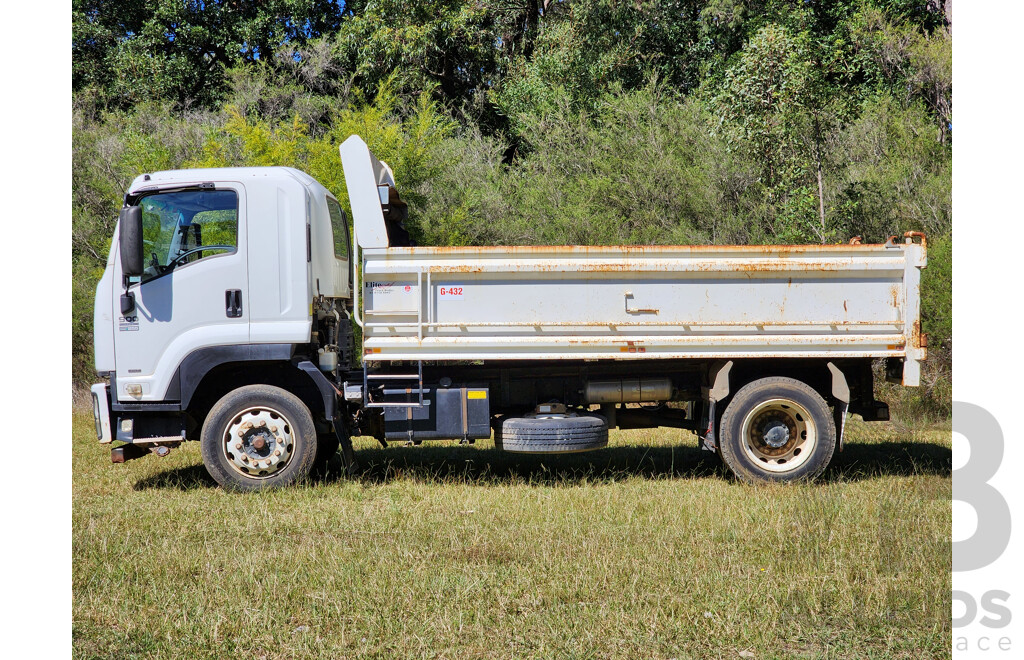 03/2014 Isuzu FTR900 4x2 Long Premium Tipper 255hp Six Cylinder Turbo Diesel