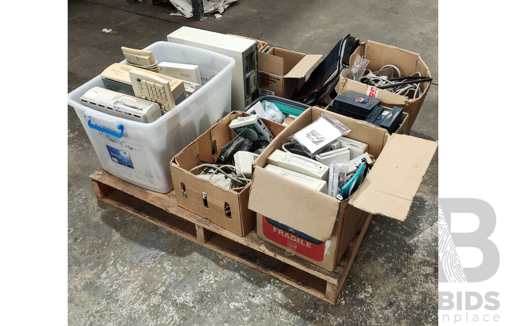 Computer Bulk Bulk Lot of Assorted Classic Computers, - Lot 1484714 | ALLBIDS