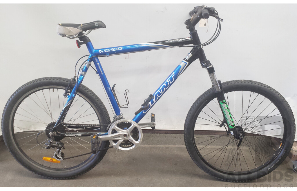 Giant Boulder 25 Inch Front Suspension Mountain Bike
